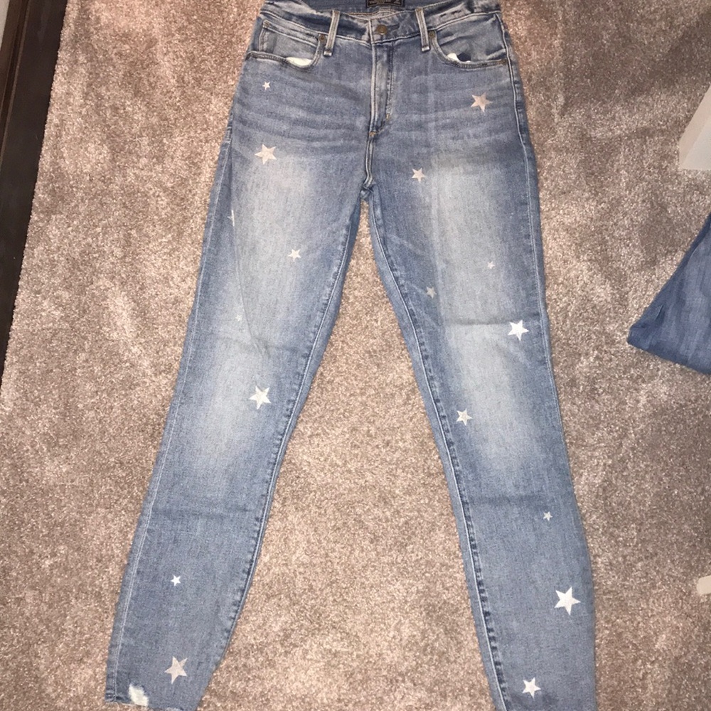 Light wash star jeans